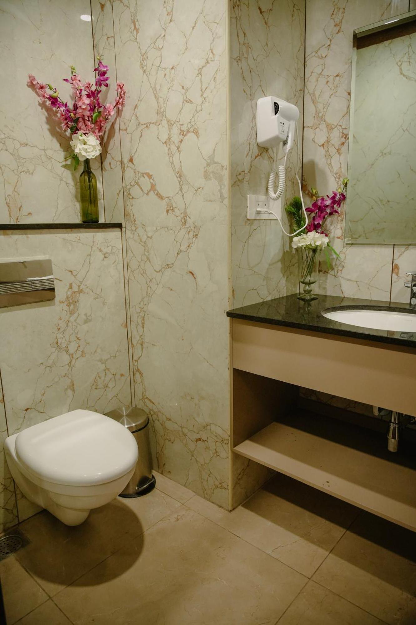 The King's Meadows Hotel Golhalli