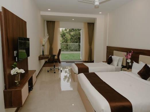 Hotel The King's Meadows Golhalli