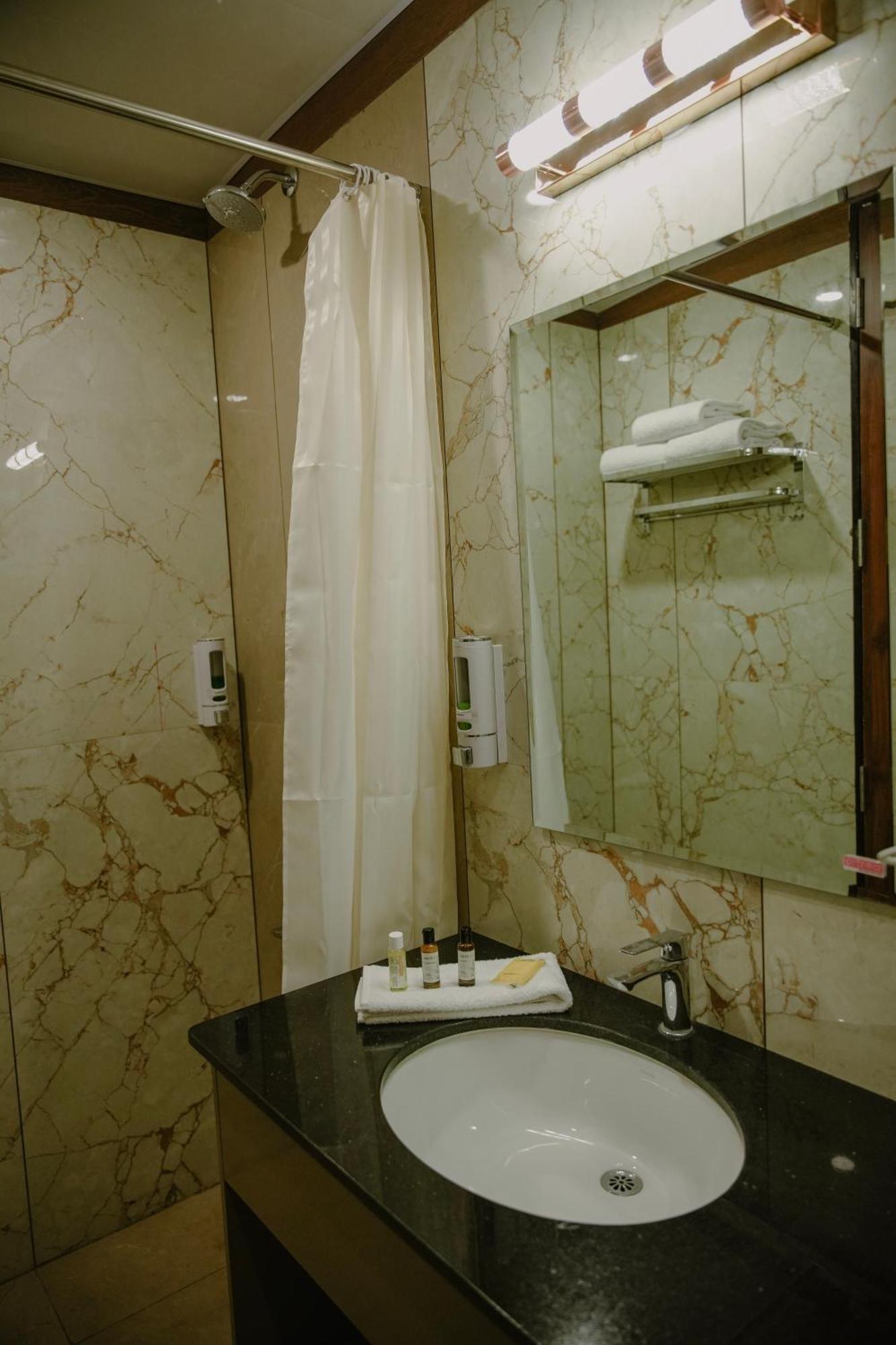 The King's Meadows Hotel Golhalli